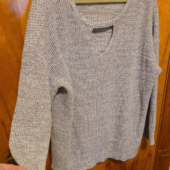 Torrid Gray Sweater With Keyhole Size 18/20 - Picture 4 of 6